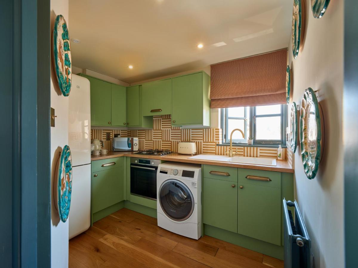 מלמסבורי Townhouse Suites- Abbey Row מראה חיצוני תמונה